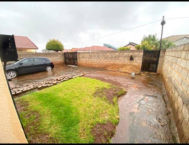 3 BEDROOM HOUSE FOR SALE IN PROTEA GLEN